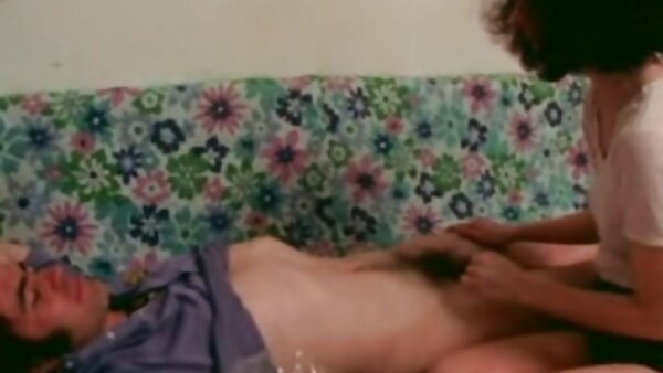 கிறிஸ்டினா ப்ளாண்ட் மற்றும் லாரன் மேயுடன் வெப்பமண்டல குழு செக்ஸ்