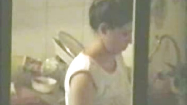 ஃபீஸ்டி டானா வெஸ்போலி கறுப்புக் கம்பியில் சவாரி செய்து ராம்மிட் டாக்கி ஸ்டைலைப் பெறுகிறார்