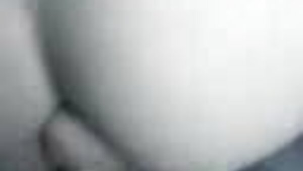 பூட்டிலிசியஸ் ஆசியக் குழந்தை, கடினமான தடியில் ஆழ்ந்து சவாரி செய்கிறது
