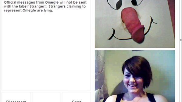 ஹஸ்ஸி பெண் ரீனா தனது சிவப்பு கழுதையுடன் மெல்ல சவாரி செய்கிறாள்