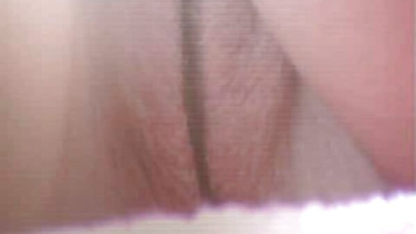 மிகவும் சூடான ஆசிய டெம்ப்ட்ரஸ் ஷரோன் லீ தனது புண்டையுடன் விளையாடுகிறார்