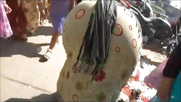 தெய்வீகம் அவளது புஸ்ஸியை அனைத்து சாத்தியமான பாணிகளிலும் கடினமாக்குகிறது