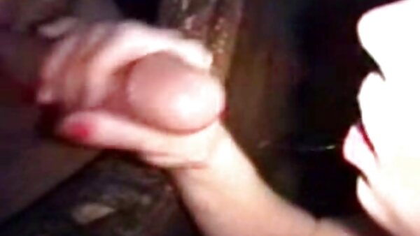 நிக்கி ஸ்டீவன் பெரிய சதைப்பற்றுள்ள சேவல் மற்றும் பந்துகளை நக்குகிறார்