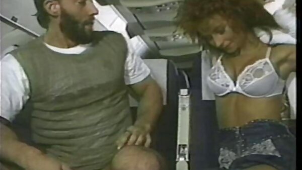 சரியான மார்பகப் பெண் அனஸ்தேசியா பிரில் டிக் உறிஞ்சி அதை சவாரி செய்கிறாள்