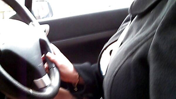 பசியைத் தூண்டும் குழந்தை யூரினா, சேவல் ஆழமான தொண்டையை உறிஞ்சுகிறது