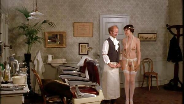 மிகவும் கவர்ச்சியான ஏஞ்சலிகா தனது புதிய புண்டையை சோபாவில் புணர்ந்தாள்