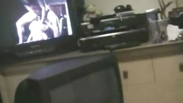 அழுக்கு வேசி தன் கழுதையை கடுமையாக துஷ்பிரயோகம் செய்கிறாள்