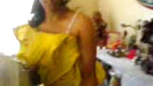 கவர்ச்சியான பிசாசு சவன்னா ஸ்டெர்ன் டாமி கன்னுக்கு ஒரு தலையைக் கொடுத்து அவனது வலிமையான டிக்