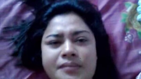 அழுக்கு பிரவுன்ஹெட் ரிலே ரீட் கடினமான நாய் பாணியில் ஆணி அடிக்கப்பட்டார்