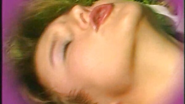 ஷேமலே ஹாட்டி வாக்கிரியா தனது கவர்ச்சியான காதலியின் மீது குதிக்கிறார்