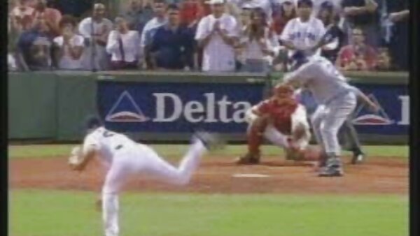 பெரிய கண்களைக் கொண்ட கருங்காலிப் பெண் ஜிகி தன் மார்பகங்களை உள்ளங்கையில் வைத்து சுயஇன்பம் செய்கிறாள்